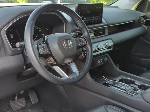 Used 2024 Honda Pilot Touring image 9