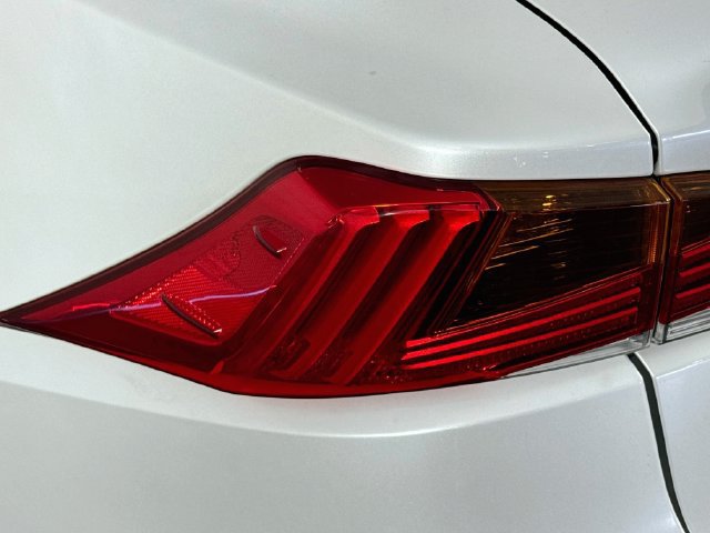 Used 2019 Lexus IS 300 RWD image 33