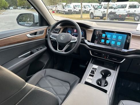 New 2026 Volkswagen Atlas SE image 9