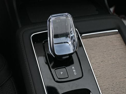 Used 2025 Volvo XC90 B6 Plus image 14