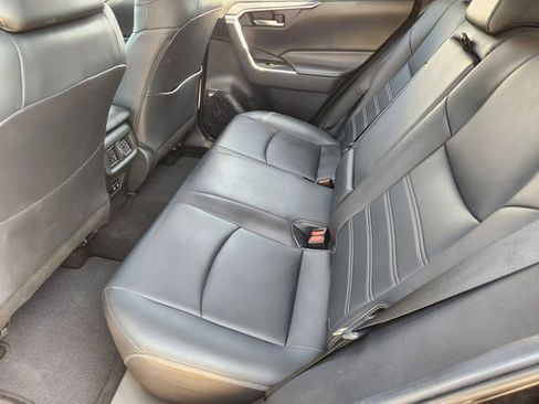 Used 2019 Toyota RAV4 XLE Premium image 21