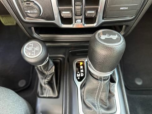 Used 2024 Jeep Wrangler Unlimited w/ Convenience Group AWD/4WD image 32