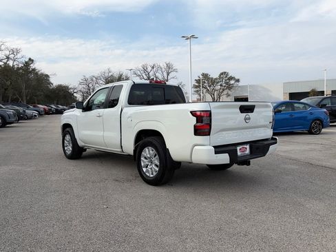 Used 2024 Nissan Frontier SV w/ SV Convenience Package image 6