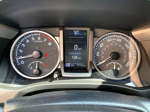 Used 2021 Toyota Tacoma SR5 AWD/4WD image 26