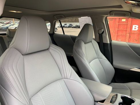 Used 2022 Toyota Venza Limited w/ Advanced Technology Package image 20