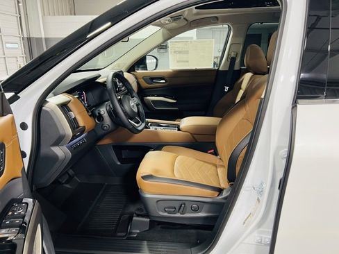 New 2025 Nissan Pathfinder Platinum image 26