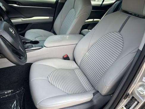 Used 2024 Toyota Camry SE FWD image 31