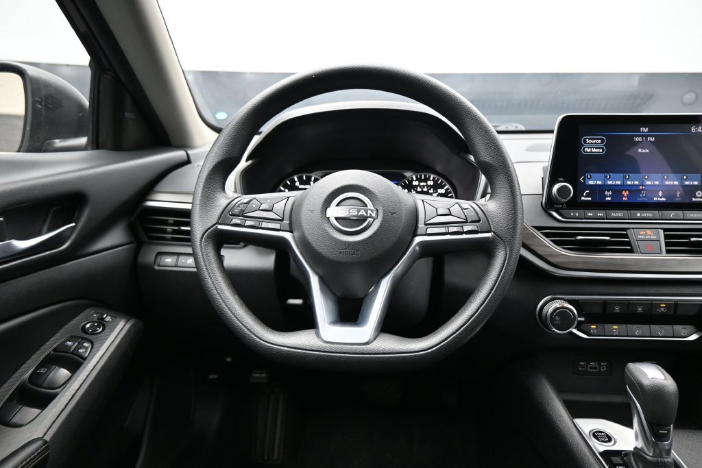 Used 2025 Nissan Altima 2.5 SV FWD image 15