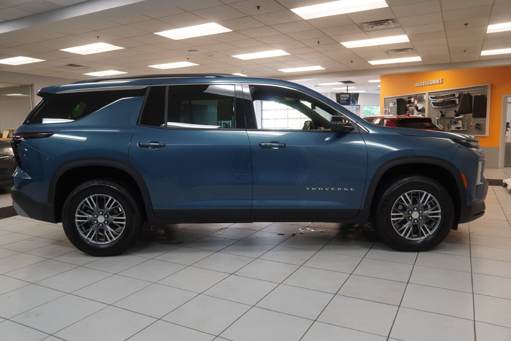 Used 2026 Chevrolet Traverse LT w/ Driver Confidence Package FWD image 13