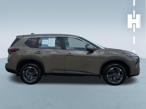 Used 2025 Nissan Rogue SV FWD image 3