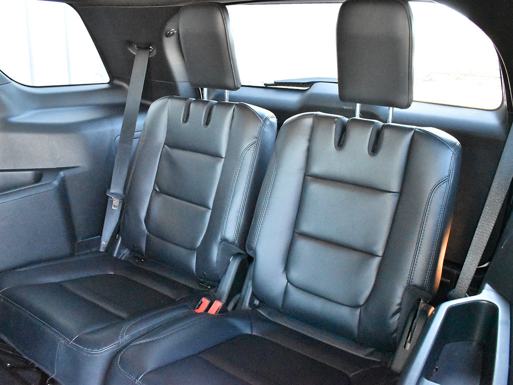 Used 2019 Ford Explorer XLT w/ Equipment Group 202A AWD/4WD image 7