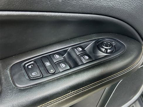 Used 2018 Jeep Compass Latitude w/ Cold Weather Group image 17