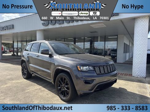 Used 2021 Jeep Grand Cherokee Laredo X image 1