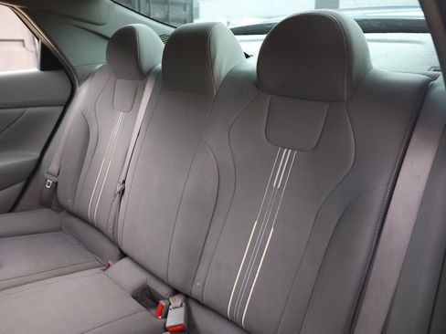 Used 2021 Hyundai Elantra SEL FWD image 12