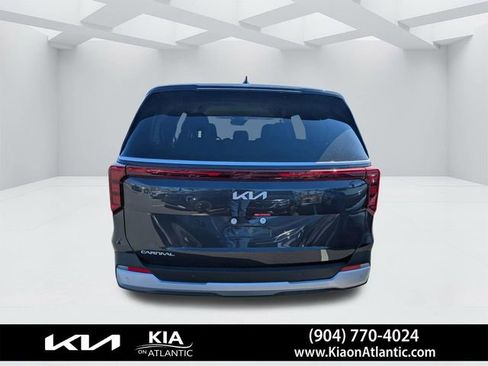 New 2026 Kia Carnival FWD image 4
