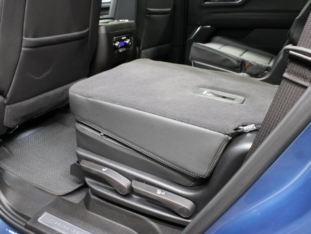 Used 2026 GMC Yukon Denali w/ Sun & Power Step Package AWD/4WD image 69
