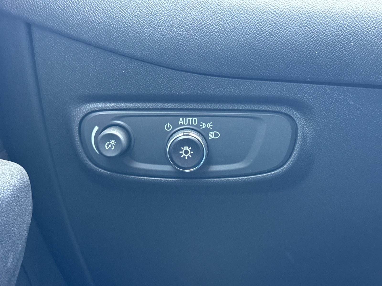 Used 2023 Chevrolet Equinox LS FWD image 30