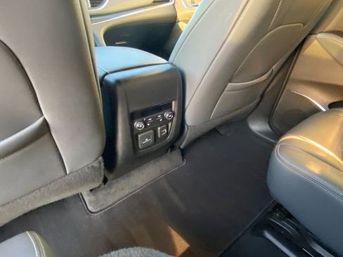 Used 2024 Buick Enclave Premium image 16