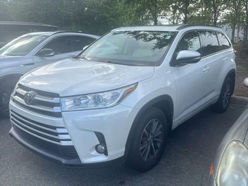 Used 2018 Toyota Highlander XLE FWD image 3