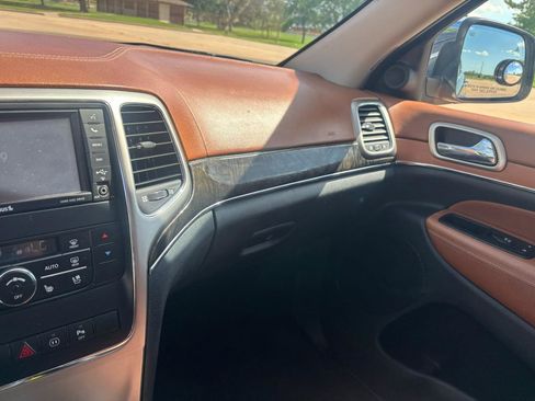 Used 2011 Jeep Grand Cherokee Overland Summit image 18
