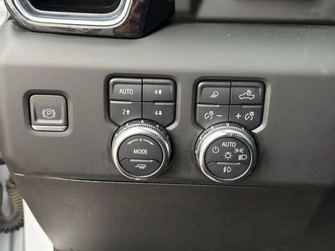 Used 2024 GMC Sierra 2500 Denali w/ Denali Reserve Package AWD/4WD image 5