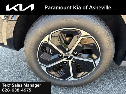 New 2025 Kia Niro SX image 30