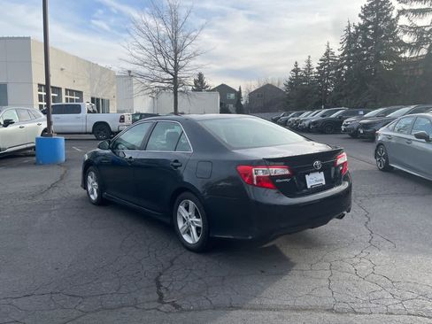 Used 2014 Toyota Camry L image 6