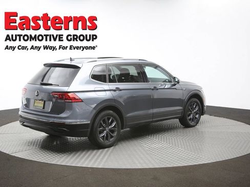 Used 2022 Volkswagen Tiguan SE w/ Panoramic Sunroof Package image 42