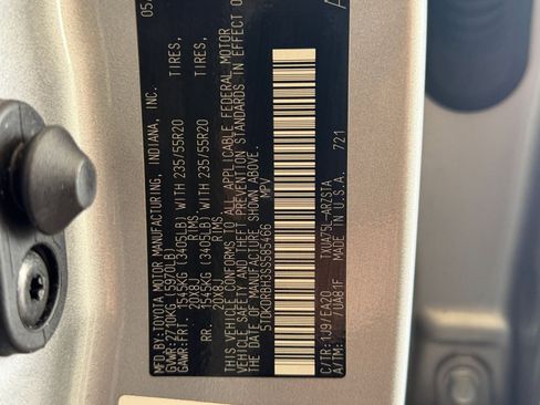 Used 2025 Toyota Highlander XSE AWD/4WD image 32