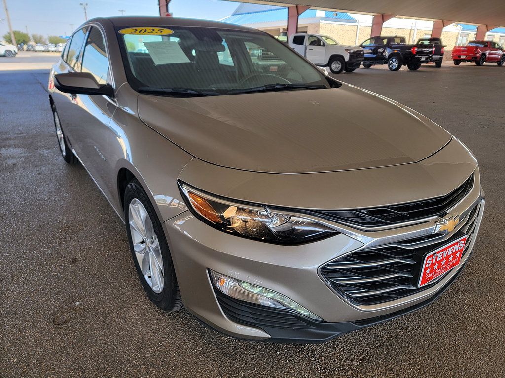 Used 2025 Chevrolet Malibu LT FWD image 5