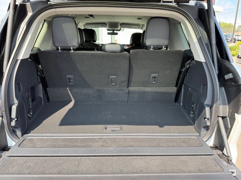 New 2027 Lincoln Navigator Premiere AWD/4WD image 25