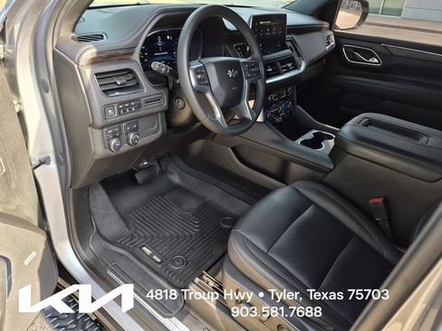Used 2023 Chevrolet Suburban Z71 w/ Luxury Package AWD/4WD image 23