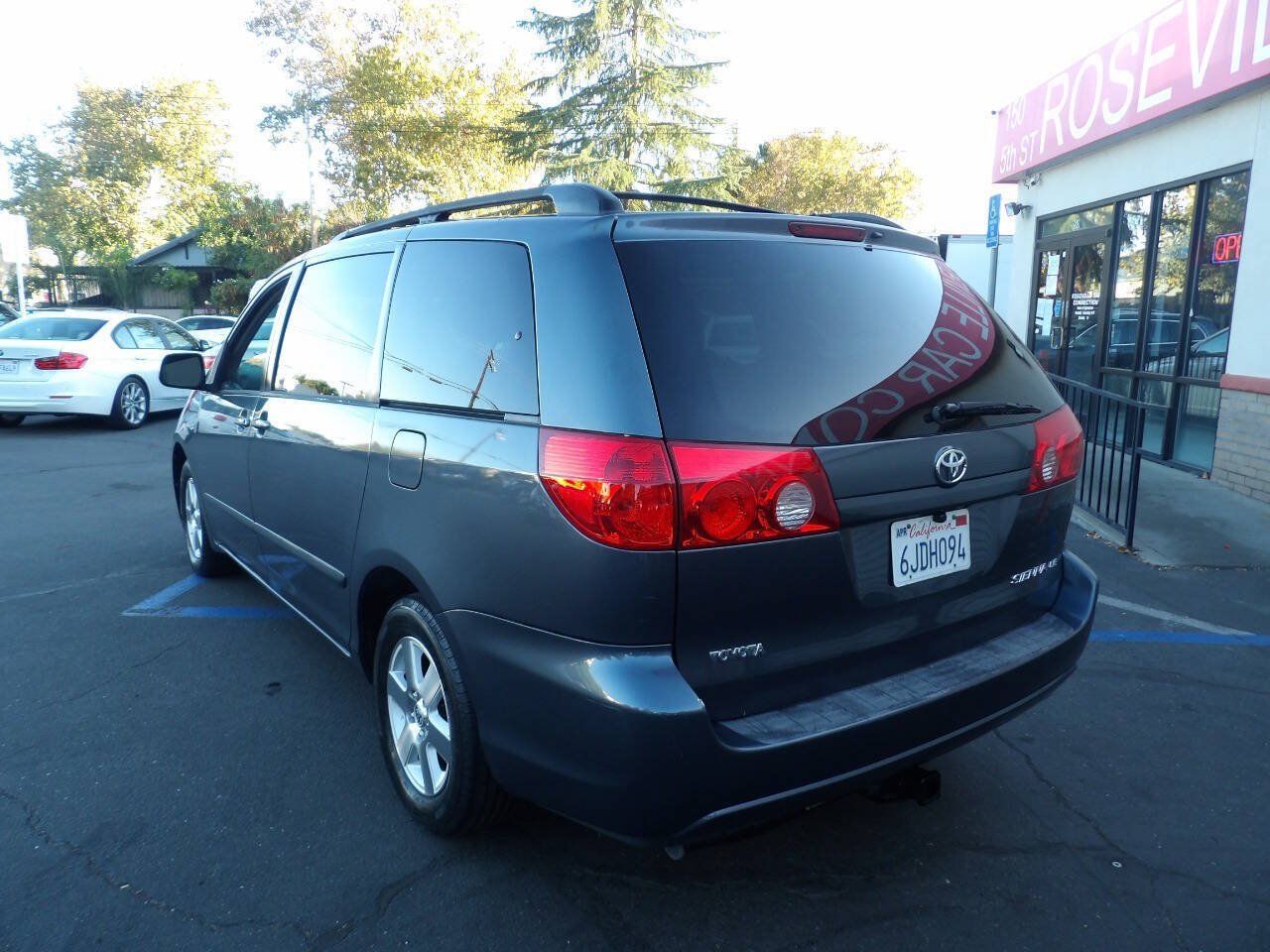 Used 2009 Toyota Sienna LE FWD image 4