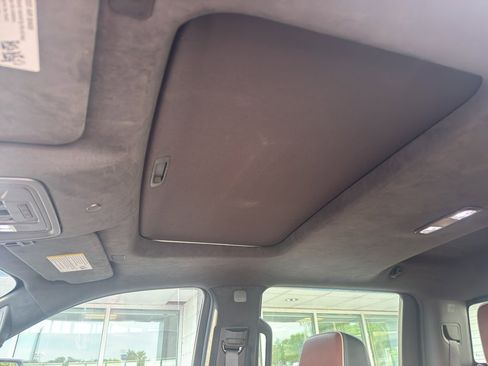 Used 2024 GMC Sierra 2500 Denali Ultimate AWD/4WD image 9