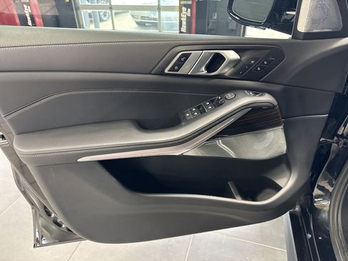 Used 2021 BMW X5 M50i w/ Executive Package image 27