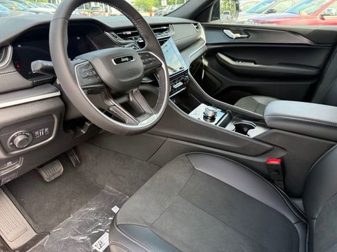 New 2025 Jeep Grand Cherokee L Altitude image 19