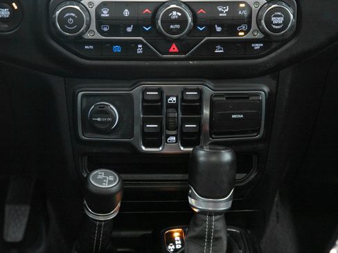 Used 2021 Jeep Wrangler Unlimited Sahara w/ Cold Weather Group AWD/4WD image 18