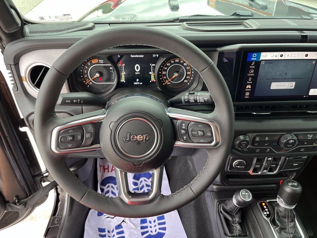 Used 2026 Jeep Wrangler Unlimited Sahara AWD/4WD image 9