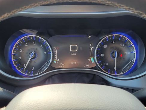Used 2024 Chrysler Pacifica Touring-L FWD image 13