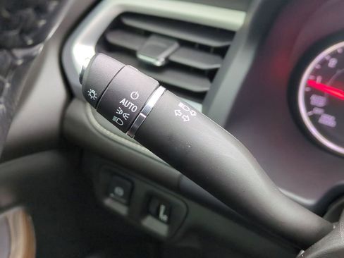 Used 2020 GMC Acadia SLE w/ Driver Convenience Package image 30