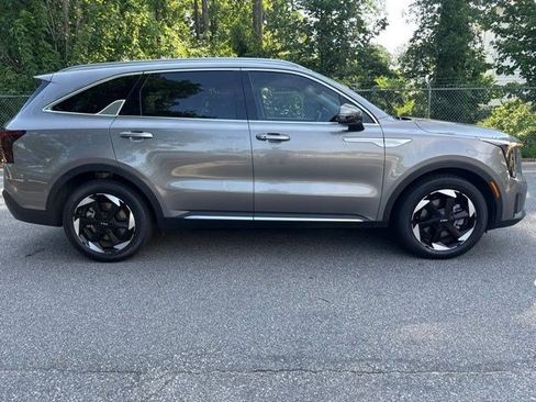 Used 2025 Kia Sorento EX AWD/4WD image 4