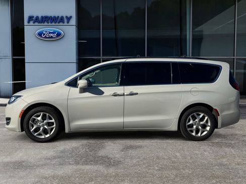 Used 2019 Chrysler Pacifica Touring Plus w/ Tire & Wheel Group image 7