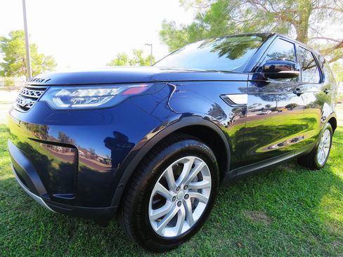 Used 2018 Land Rover Discovery HSE image 2
