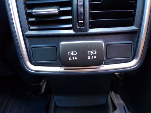 Used 2023 Subaru Forester Premium AWD/4WD image 9