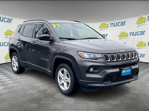 Used 2023 Jeep Compass Latitude image 1