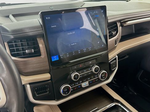 Used 2024 Ford Expedition Limited AWD/4WD image 16