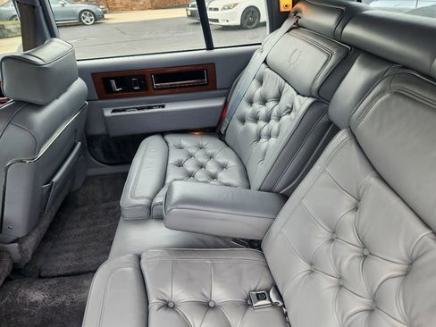 Used 1990 Cadillac Fleetwood Sedan image 16
