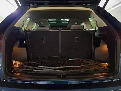 Used 2022 Volkswagen Atlas SEL Premium image 9