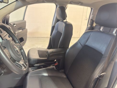 Used 2014 Jeep Compass Latitude w/ Sun/Sound Group image 15