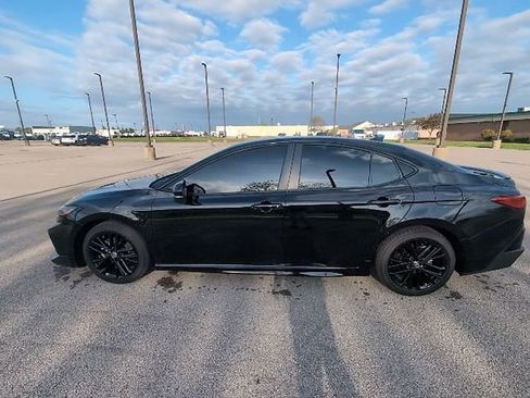 Used 2026 Toyota Camry SE image 9